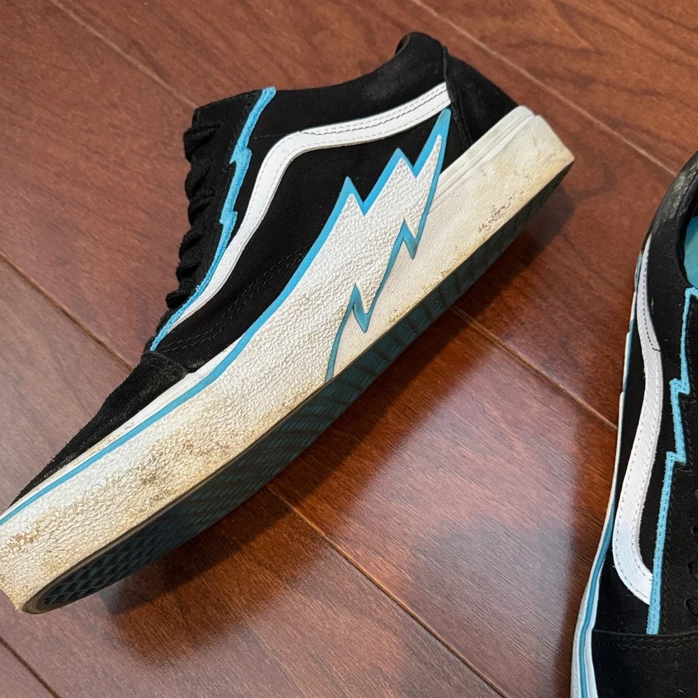 VANS black white and light blue sneaker lightning bolt men’s 11 1/2 women’s 13